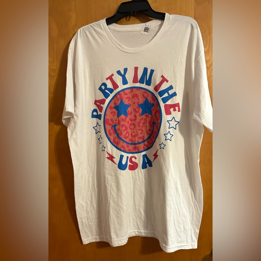 NWT XXL Party in the USA t-shirt.